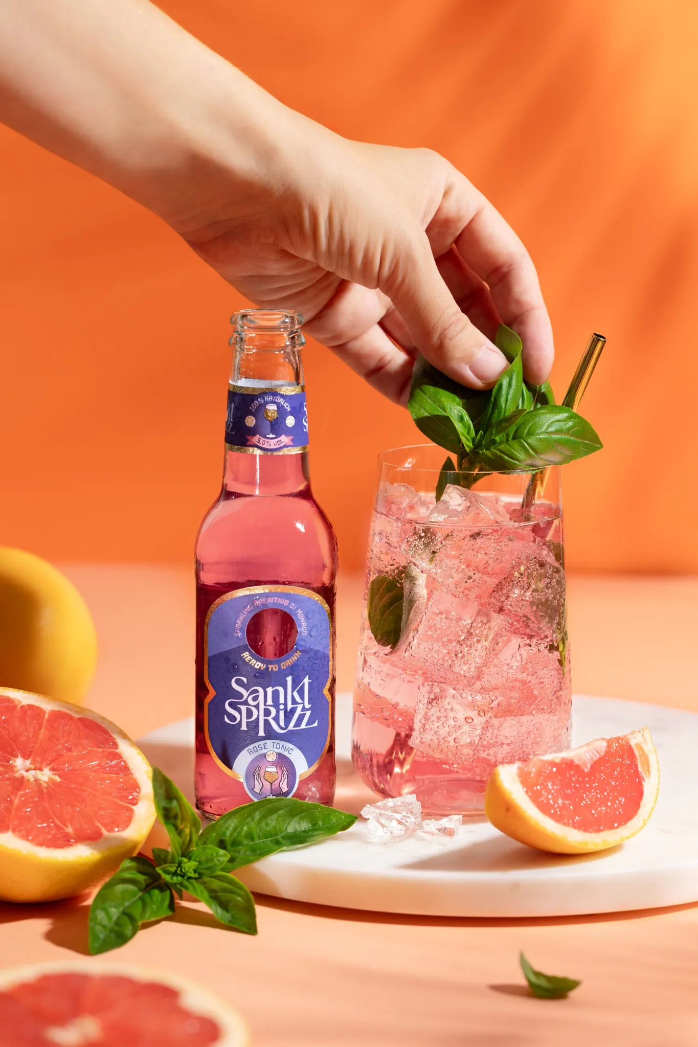 Sankt Sprizz – Lifestyle Moment draußen